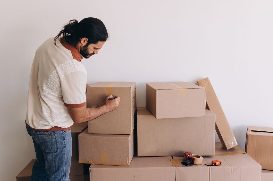 How Many Moving Boxes Do I Need? - Nilson Van and Storage